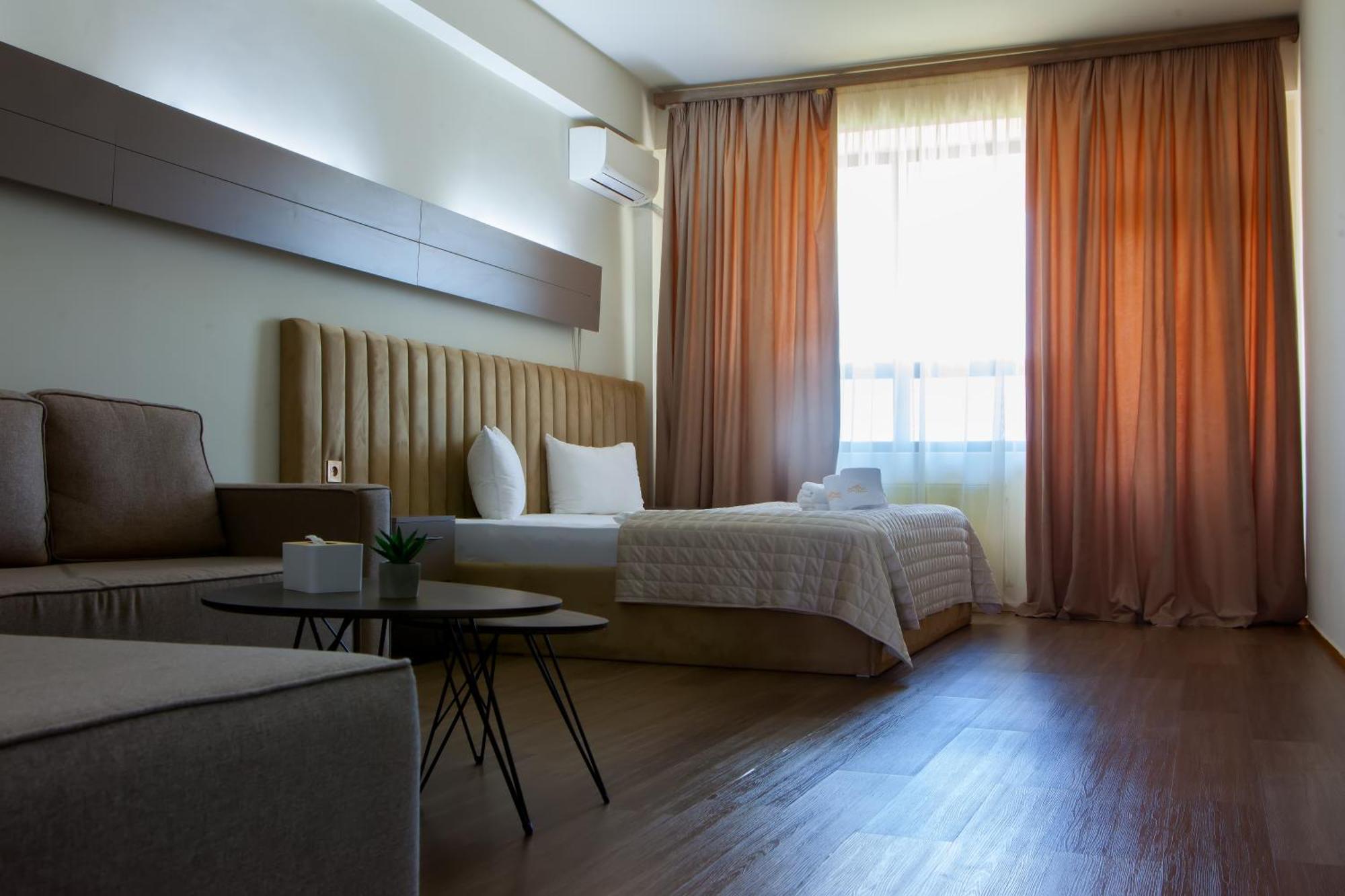 Cross Resort Hotel Yerevan Exterior photo