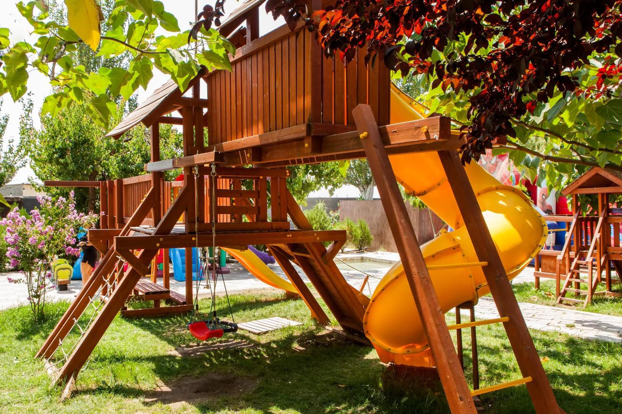 Cross Resort Hotel Yerevan Exterior photo