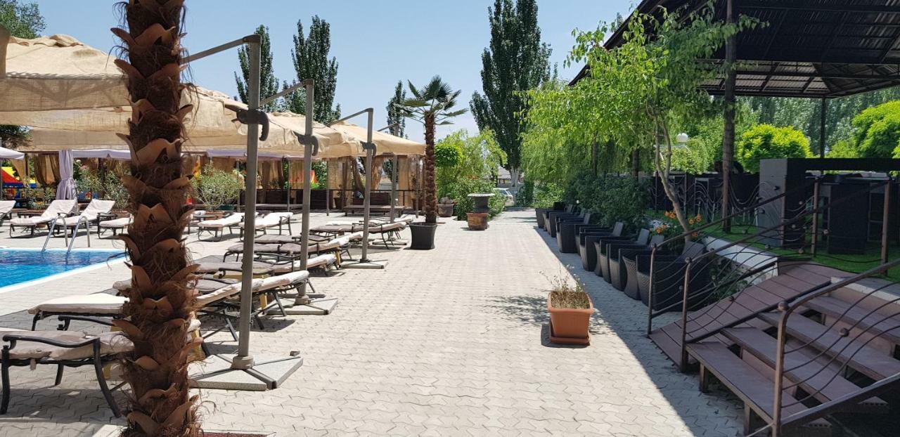 Cross Resort Hotel Yerevan Exterior photo